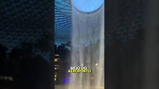 Tem uma cascata no Aeroporto de Singapura [upl. by Jorgenson]