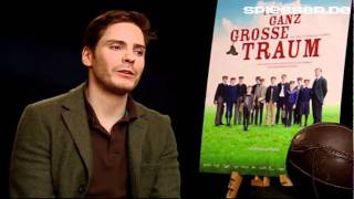 Der ganz große Traum  Daniel Brühl im Videointerview [upl. by Calida]