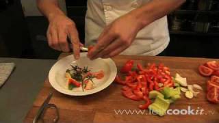 WeZoozbe Gazpacho koude tomatensoep maken [upl. by Asamot]