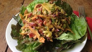 Rotkohlsalat mit CurryBananendressing  Rohes Hauptgericht [upl. by Vanny]