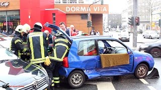 Verkehrsunfall Neumartkstraße  Gathe  05032016 [upl. by Assilla898]