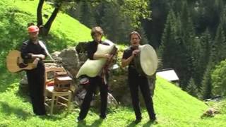 Ambrogio Sparagna e Orchestra Popolare Italiana  Musica popolare del sud tra le baite alpine [upl. by Dabbs981]