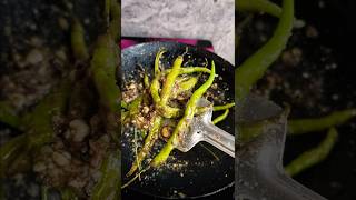 तोंडी लावण्यासाठी तेल पाण्यातली मिरची 🌿yt ytshots ytshortsindia shitalmarathifood [upl. by Nyleda]