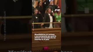 🔊 Diputados maoríes protestan con un haka en el parlamento de Nueva Zelanda [upl. by Kila15]