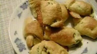 Video Ricetta Fagottini di Sfoglia con Fiori di Zucca Salame e Provola Cucinando per Caso [upl. by Segroeg]