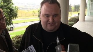 Kim Dotcom gegen Kaution auf freiem Fuß [upl. by Annaillil551]