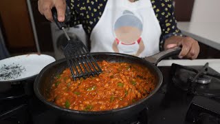 Making our own homemade chakalaka  the perfect South African side at any braai [upl. by Aztiraj]