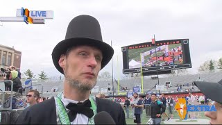 Illinois Marathon Runner dresses as Lincoln [upl. by Ennaitak]