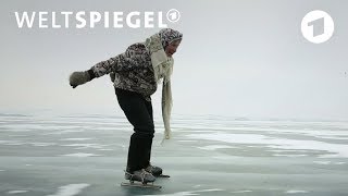 Baikalsee Mit Schlittschuhen zur Wahl  Weltspiegel [upl. by Kellda463]