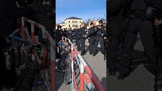 München Protest Gläubige und Anarchisten [upl. by Yraek]