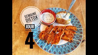 BROCHETTE DE POULET AUX EPICES POMMES DE TERRE AU FOUR amp SAUCE FROMAGE BLANC CIBOULETTE [upl. by Desirae619]