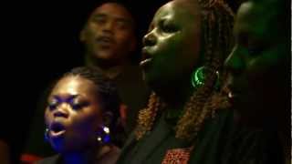 Premiertv  Soweto Gospel Choir  Umoya We Nkosi [upl. by Nawoj]