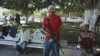 Aumenta la crisis entre autodefensas de Michoacán [upl. by Niven]