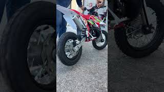 Arrancando Mini Moto Cross MR 30 Racing 9CV Arranque a Patada [upl. by Mossberg]