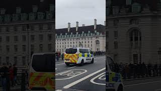 Met Police Minivan Responding Over Westminster Bridge [upl. by Awra]