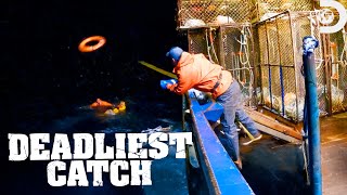 Man Overboard Crisis on The Northwestern  Deadliest Catch  Discovery [upl. by Editha]