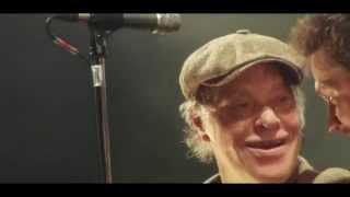 Kim Larsen amp Kjukken  Køb bananer Officiel Livevideo [upl. by Aleekat]