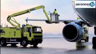 Le dégivrage des avions à laéroport de Montréal [upl. by Ahsenid]