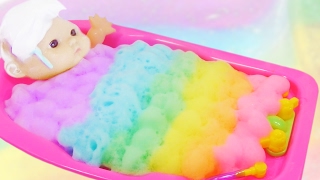 Куклы Пупсики купаются в Цветной Пене Baby Doll Colors Bubble Bath [upl. by Yentterb]