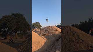 BIG AIR Parque Las Palmas 🌴 mtb freeride bigair cube dharco women jump bike chile [upl. by Buna]