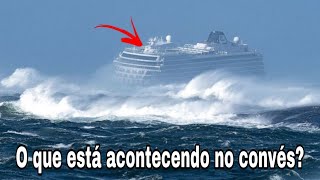 Navio De Cruzeiro Com Passageiros Numa Tempestade De Escala 12 [upl. by Ilac]