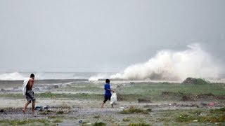 Muertos en Filipinas podría sobrepasar los 10000 tras devastador tifón  Noticiero Univisión [upl. by Hsiri]