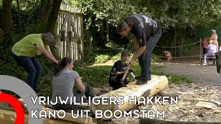 Vrijwilligers PreHistorisch Dorp gaan terug in de tijd en hakken kano uit boomstam [upl. by Ellened]