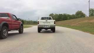 Chevrolet S10 ZR2 vs Toyota 4x4 Flowmaster 40 [upl. by Frodin]