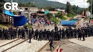 Liberan vías con la Policía enfrente [upl. by Maroj42]