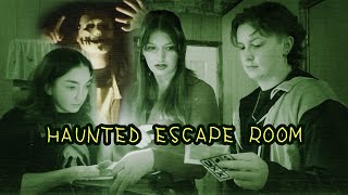 WE TRY A SCARY ESCAPE ROOM [upl. by Dihsar935]