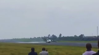 Plane Lands on One Wheel [upl. by Annaicul]