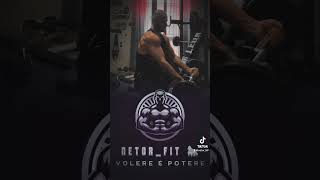 Panca Scott  Bilanciere EZ palestra motivation bodybuilding motivation dimagrire [upl. by Anivas37]