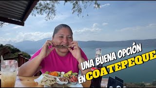 Comiendo con una hermosa vista al Lago de Coatepeque en El Salvador [upl. by Leinehtan]