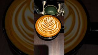 Slow leaf 🌿🍀 coffee coffeeart barista artlatte latteart baristaskill [upl. by Merriman]