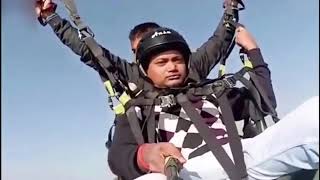 Graba el accidente mortal de parapente de su instructor con su palo de selfie [upl. by Dazhehs]