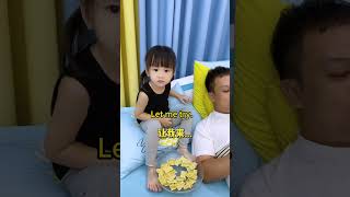 Why Doesnt Dad Like To Eat The Chips Mom Feeds Himfatherlove cutebaby funny family [upl. by Neelyt]