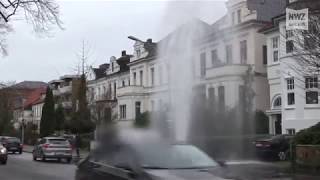 Wasser marsch  Hydrant sprudelt in Oldenburg los [upl. by Ahsitil416]