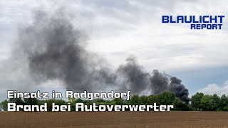 Auto in Vollbrand  Feuerwehreinsatz bei Autoverwertung [upl. by Manard]