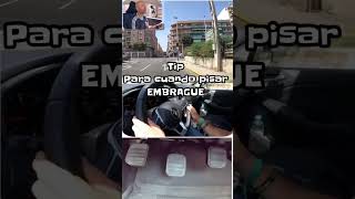 Sabes CUÁNDO pisar EMBRAGUE autoescuela examendeconducir drivingexam manejar [upl. by Noelle116]