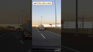 煽っている二トン車‼️運転手名も書いてあるのにこいつ馬鹿なんでしょうか⁉️ [upl. by Ayanad194]