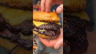 🍔🍔 Smashed Burger von der FENNEK Feuerplatte 🔥 grill smashedburger [upl. by Winona]