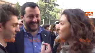 Salvini allUniversità Cattolica studenti in fila per un selfie [upl. by Huxham]