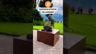 Statua di SATOSHI NAKAMOTO inventore di BITCOIN lugano [upl. by Acirahs]