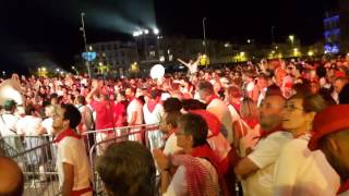 Les yeux dÉmilie en clôture des Fêtes de Bayonne Banda de Cournon  Les Joyeux  Los Chocarreros [upl. by Schlosser]