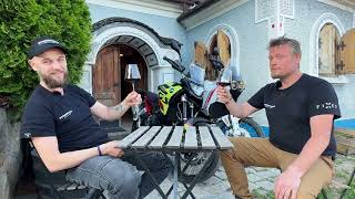 Naše pocity z Ducati Desert X a BMW F 900 GS při testování displeje RIDESYNC [upl. by Ellehsal]