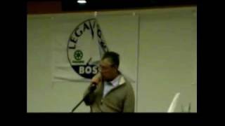 Bossi contestato a Varese Ecco il video censurato dalla Lega Nord [upl. by Roderich]