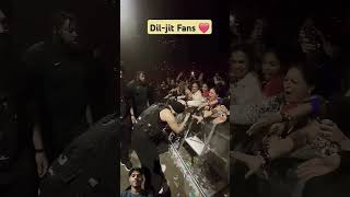 Diljit dosanjh meeting his crazy fans AT concert viralsong tranding diljitdosanjh shots [upl. by Sheela]