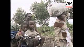 ZAIRE GOMA REFUGEES FLEE BESIEGED MUGUNGA CAMP [upl. by Brogle]