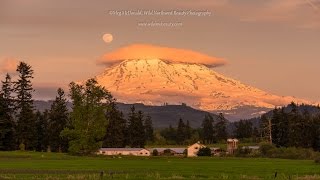 Mount Rainier Lenticular Moonrise 4K Time Lapse [upl. by Eaner71]