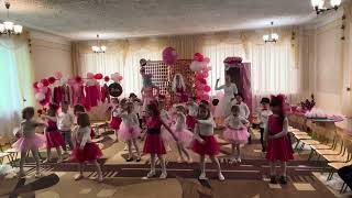 I’m Barbie girl переклад на українську мову Лялька Барбі Kids party in kindergarten танець [upl. by Alonzo54]